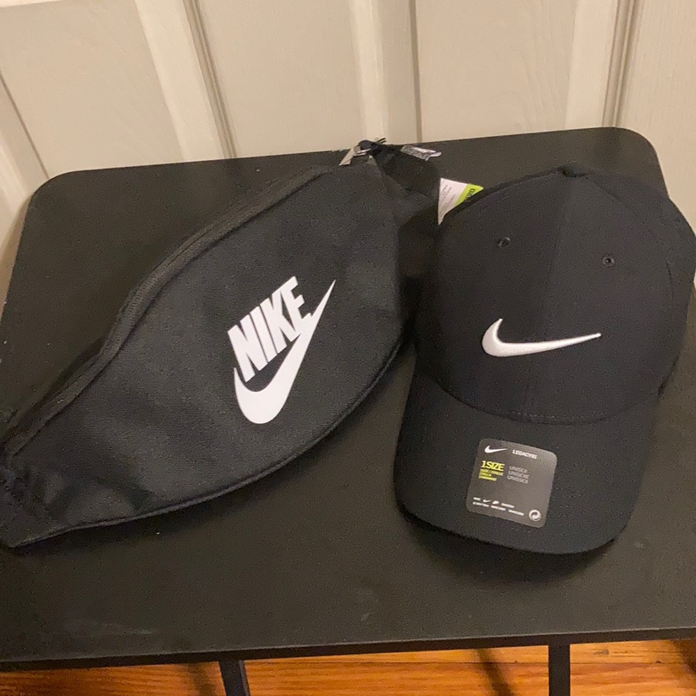 Nike Sportswear Heritage Hip Pack & Hat set
